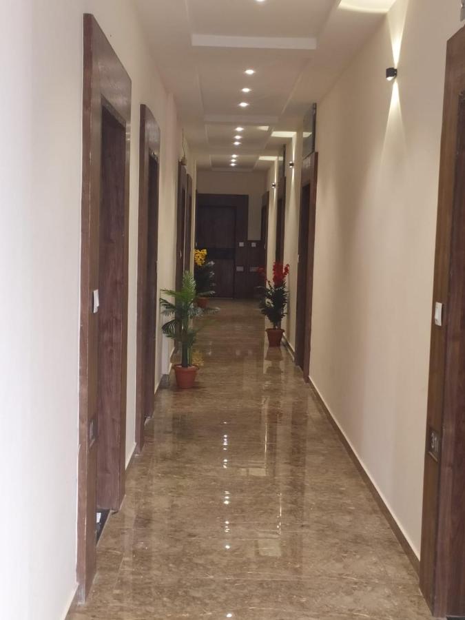 Hotel Krishna Palace Ананд Экстерьер фото